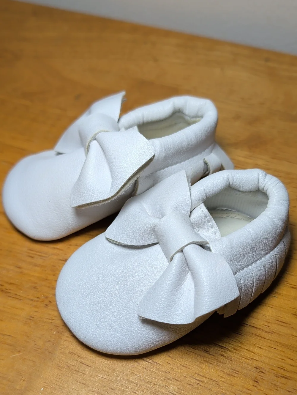 Desdemona White PU Leather Baby Moccasins Soft Soled Fringe Bow Girls Size XS